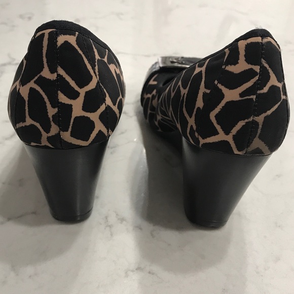 SOLD - Bandolino Wedge Heels - Picture 3 of 5